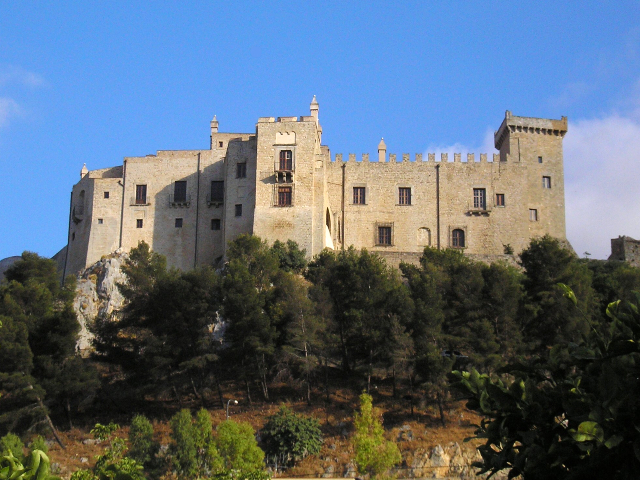 Castello La Grua Talamanca