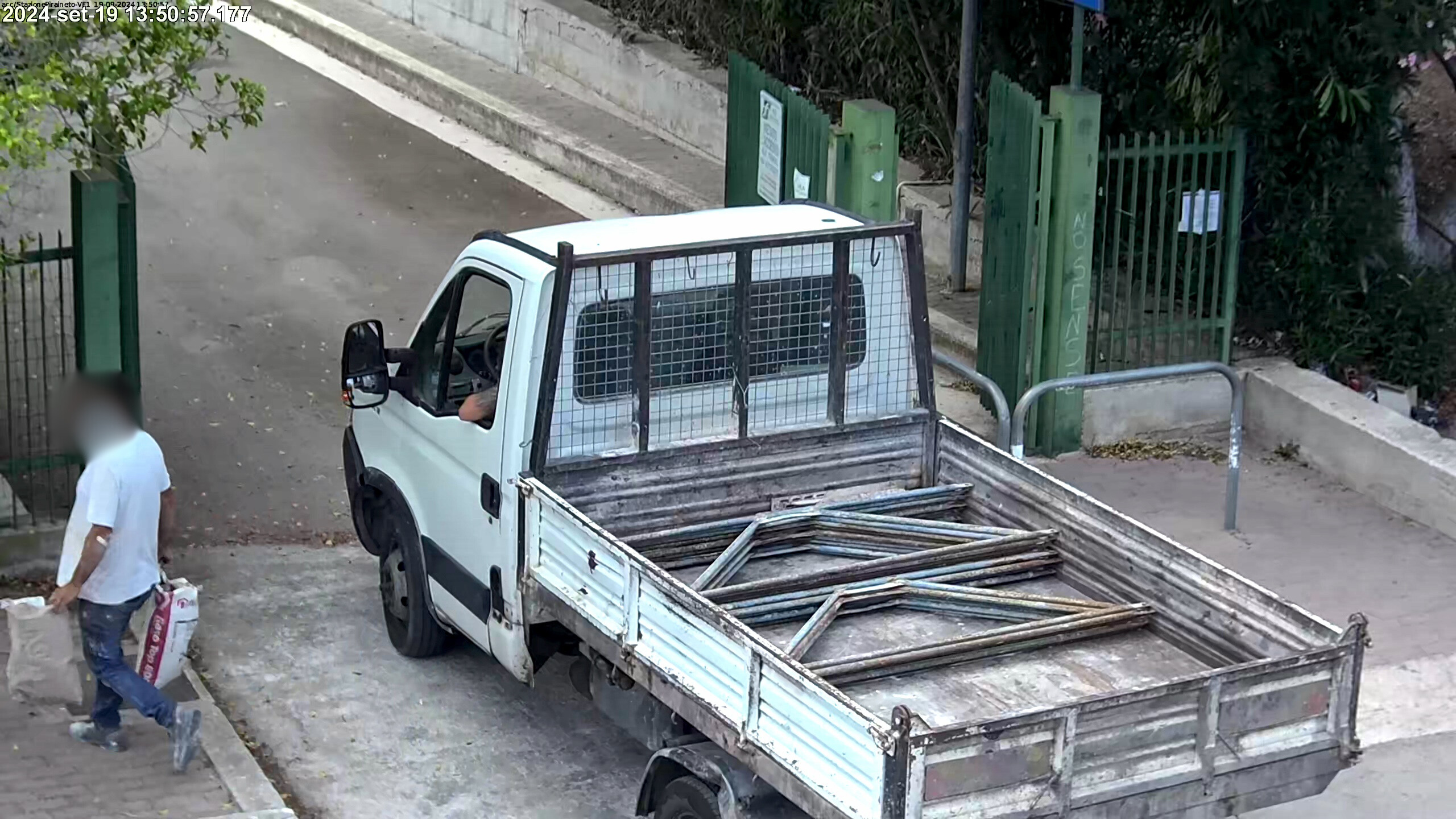 Abbandono di rifiuti: a Carini scattano le denunce penali, tre dipendenti di una ditta edile rischiano l’arresto